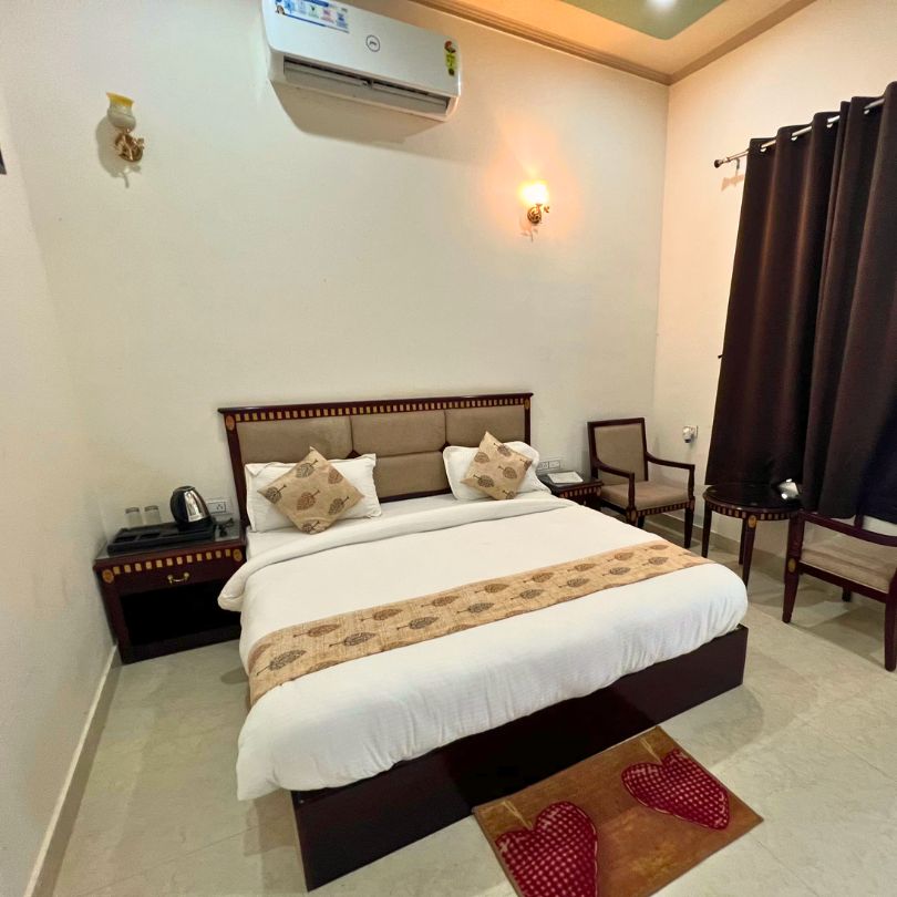 Brown And White Modern Online Hotel Booking Instagram Post (8)